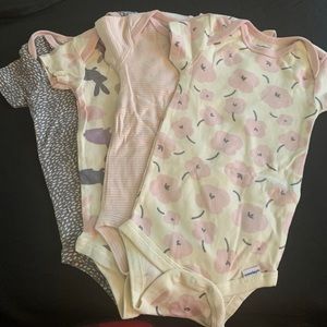 Gerber Onesies Set of 4 New never worn 9